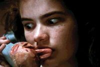 Nancy telefoniert mit Freddy