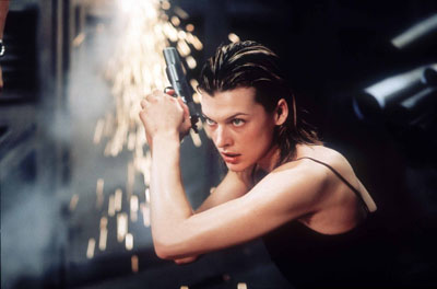 Milla Jovovich metzelt Zombies am liebsten leichtbekleidet
