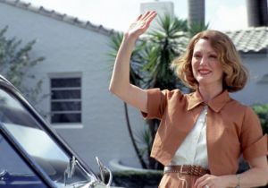 Julianne Moore als Laura